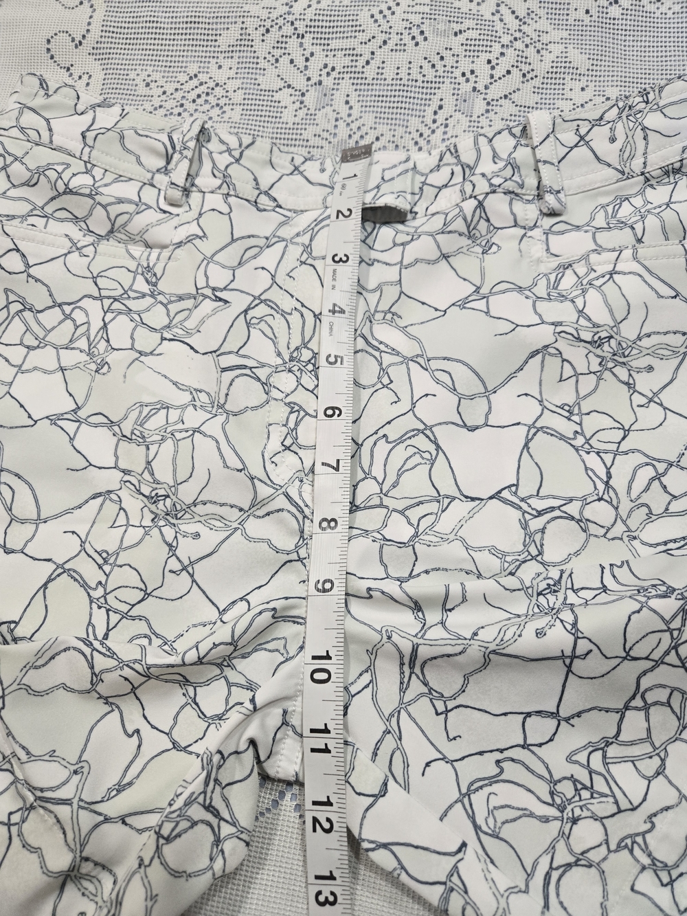 Nike Golf White Athletic Shorts with Green Scribble Print Sz 4 - Picture 8 of 8
